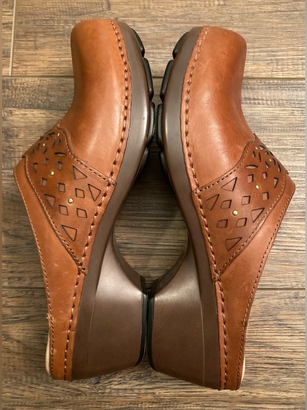 Dansko Women’s Shayanne Clogs - Picture 4 of 11